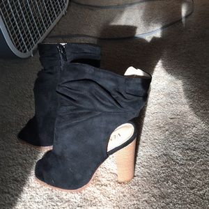 Black bootie shoes